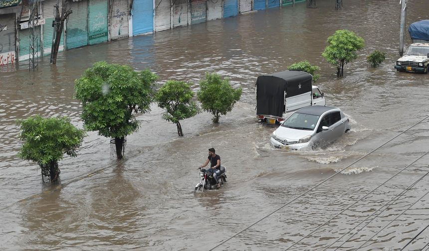 Muson Yağmurları Nedeniyle 57 Kişi Hayatını Kaybetti