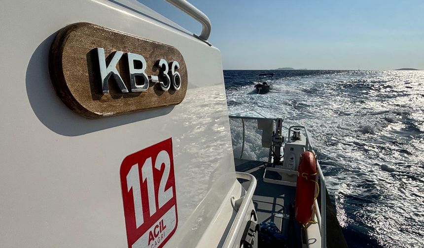 Antalya'da Sürüklenen Tekneye Sahil Güvenlik Yardımı