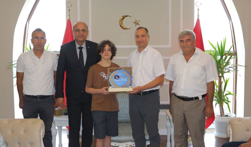 Tarsus Kaymakamı, LGS ve YKS Türkiye Şampiyonlarını Makamında Ağırladı