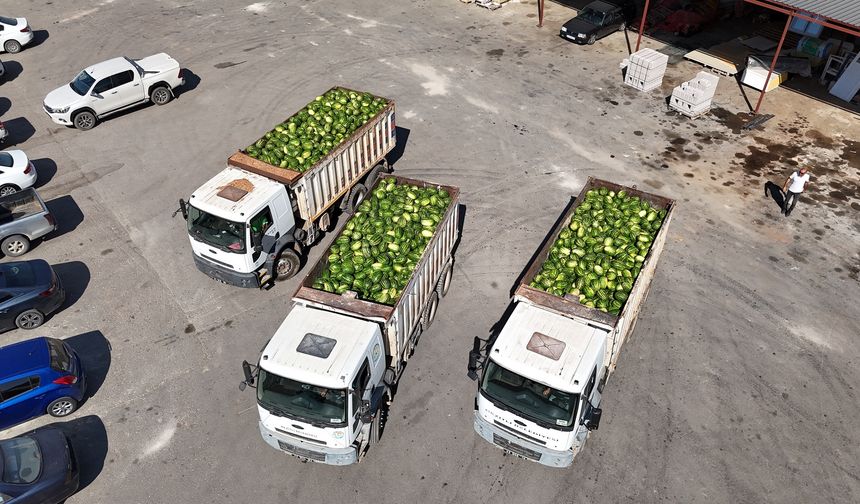MEZİTLİ’DE 36 TON KARPUZ ÜCRETSİZ DAĞITILDI