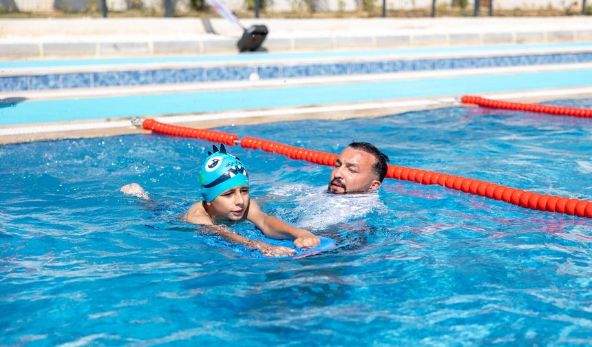 ‘Havuzda kullanılan kimyasallar kulak enfeksiyonu riskini artırabiliyor’