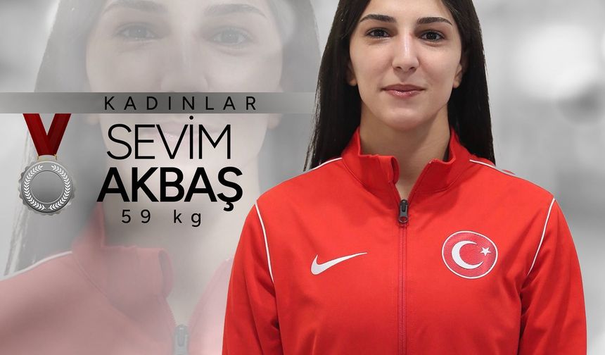 Milli Güreşçi Sevim Akbaş’tan Avrupa’da Gümüş Madalya