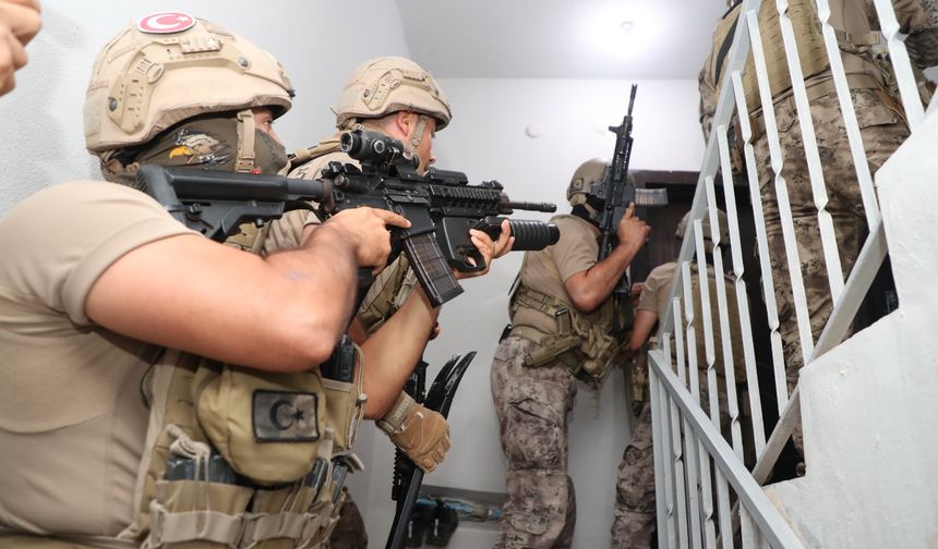 Kızkalesi'nde Fuhuş Operasyonu: 22 Kişi Gözaltına Alındı