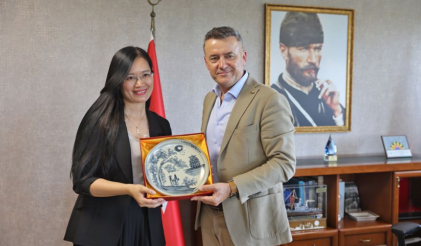 Vietnam Ticaret Ataşesi Mersin'de İlk Ziyaretini Gerçekleştirdi