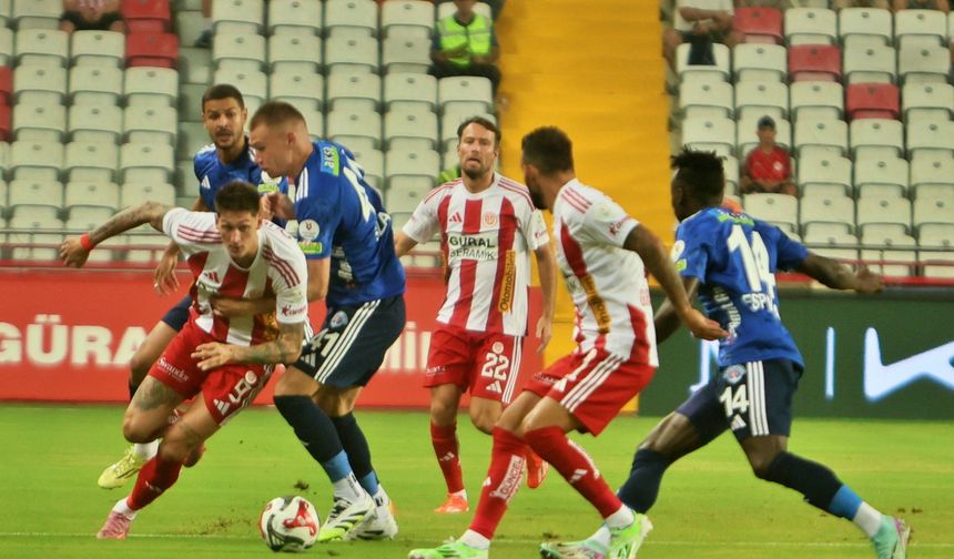 Antalyaspor İlk Yarıda Kasımpaşa Karşısında Üstün: 2-1