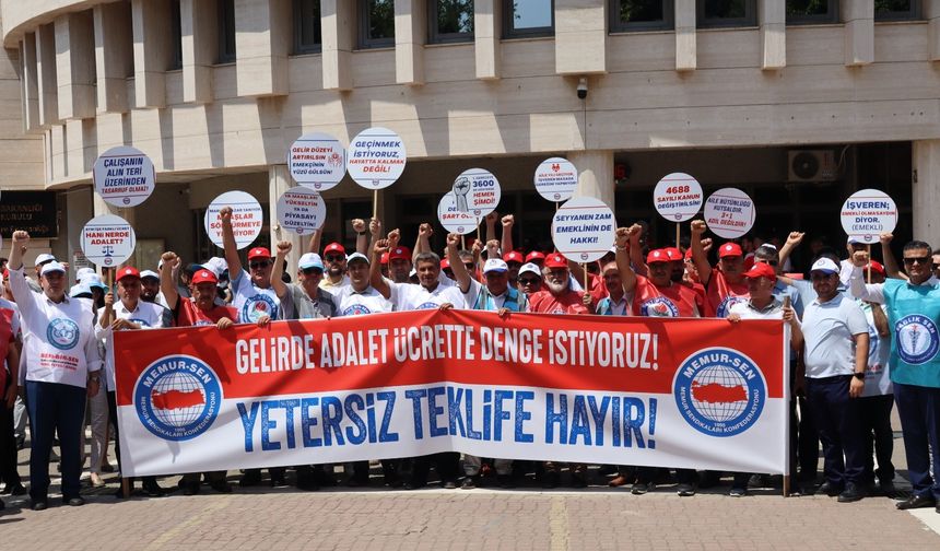 Memur-Sen Antalya’da Hükümetin Zam Teklifini Protesto Etti