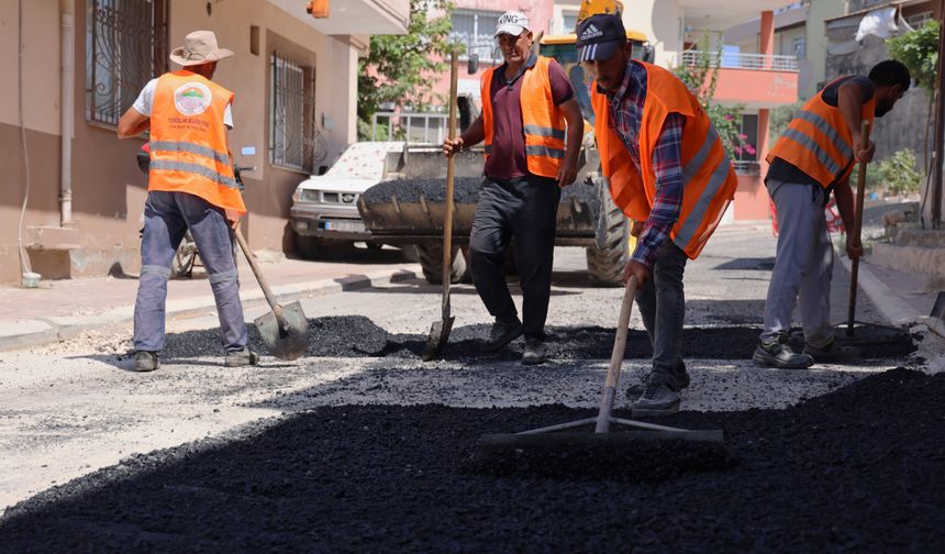 Toroslar’da Asfalt Yenileme Çalışmaları Sürüyor