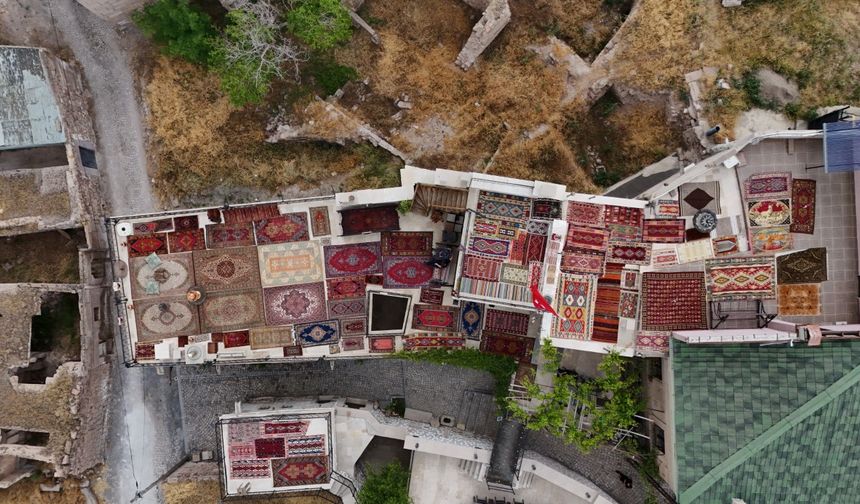 Ağırnas’ta 100 Yıllık Halılar Göz Kamaştırıyor
