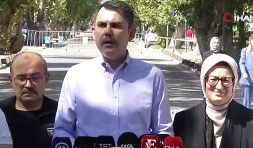Bakan Kurum'dan Sındırgı Depremi Açıklaması: "Hasarlı Binalara Girmeyin"