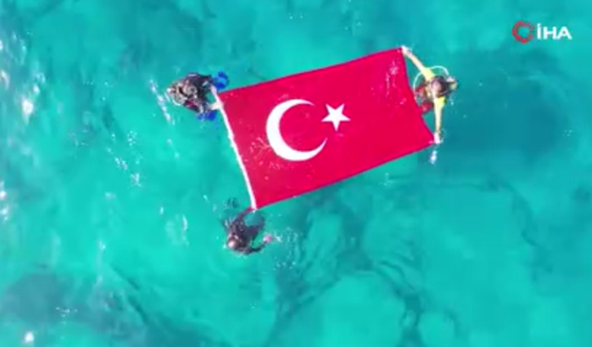 Antalya Gazipaşa’da 30 Ağustos Zafer Bayramı Deniz Altında Kutlandı