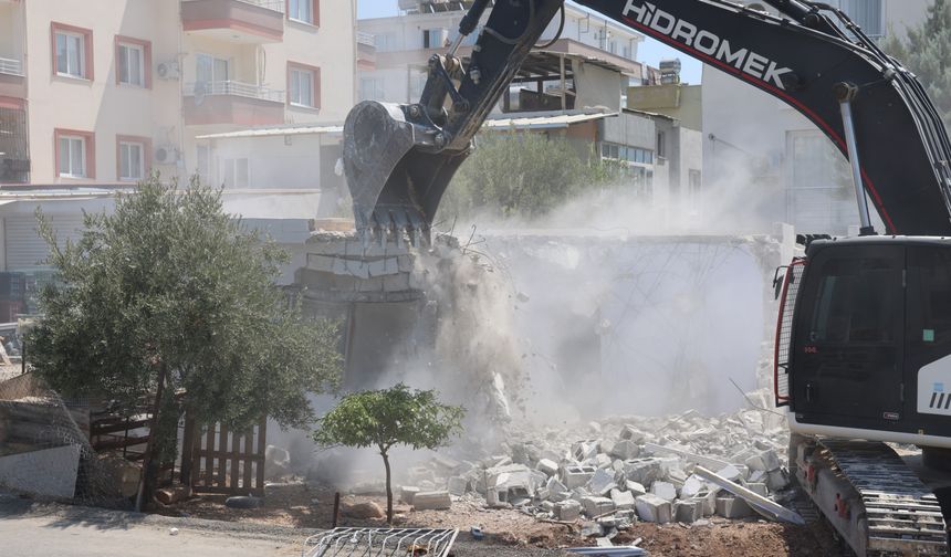 Toroslar’da Kamusal Araziye Yapılan İstilaya Son Verildi
