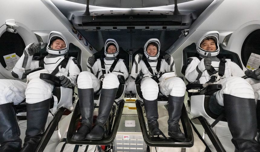 NASA ve SpaceX’in Crew-10 Ekibi 5 Aylık Görevin Ardından Dünya’ya Döndü