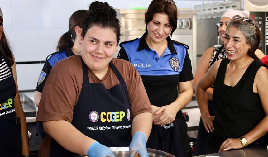 Mersin Polisi Geleceğin Aşçılarına Eğitim Veriyor