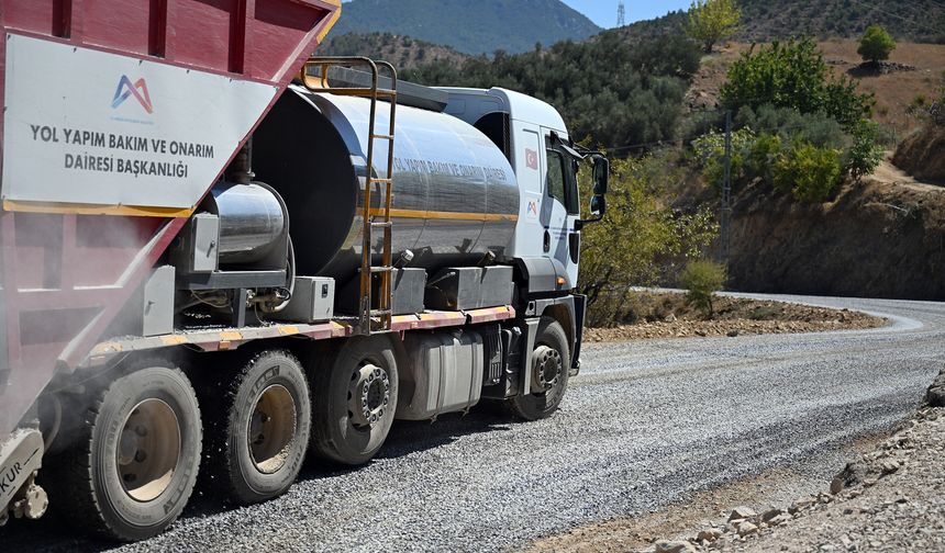 Büyükşehir’le Anamur’un yolları yenilenmeye devam ediyor