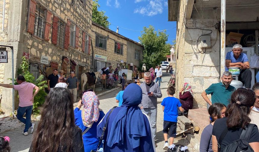 “Limon Çiçekleri” Seti Kapılarını Açtı: Sinemaseverlerden Yoğun İlgi