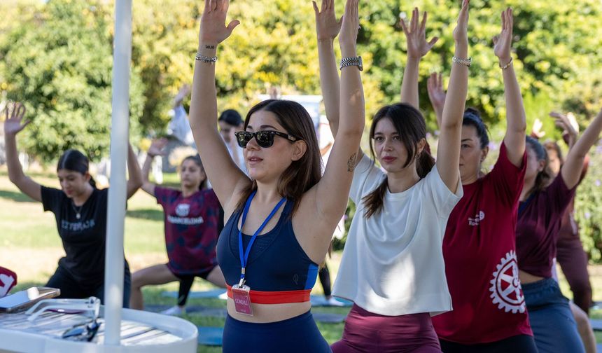 Davultepe Çocuk Evleri’nde Kız Çocukları İçin Yoga Etkinliği