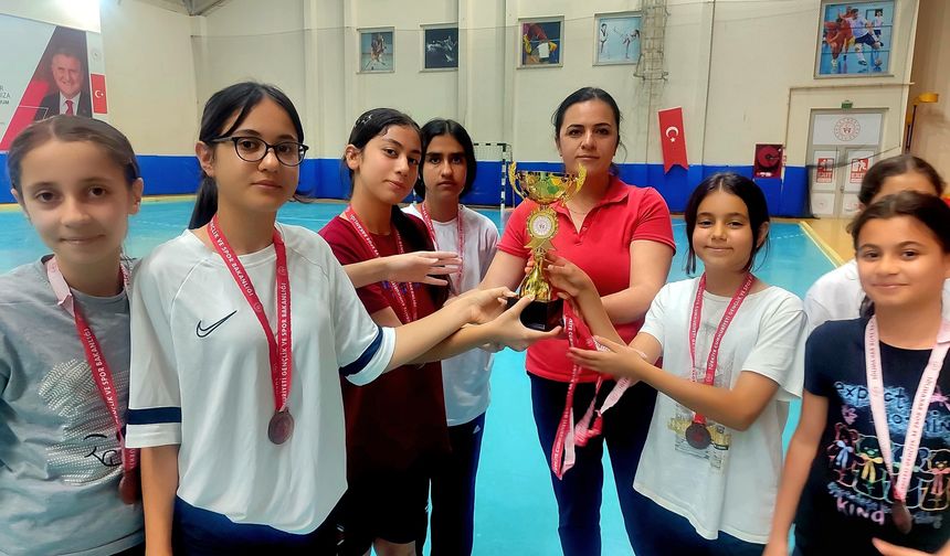 Mersin’de 29 Ekim Hokey Cumhuriyet Kupası Coşkuyla Tamamlandı