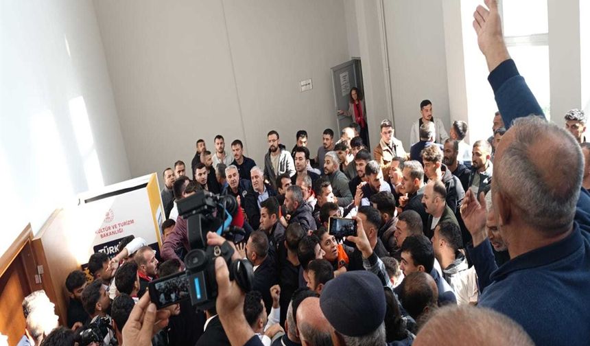CHP'nin Malatya Kongresinde Yumruklar Havada Uçuştu