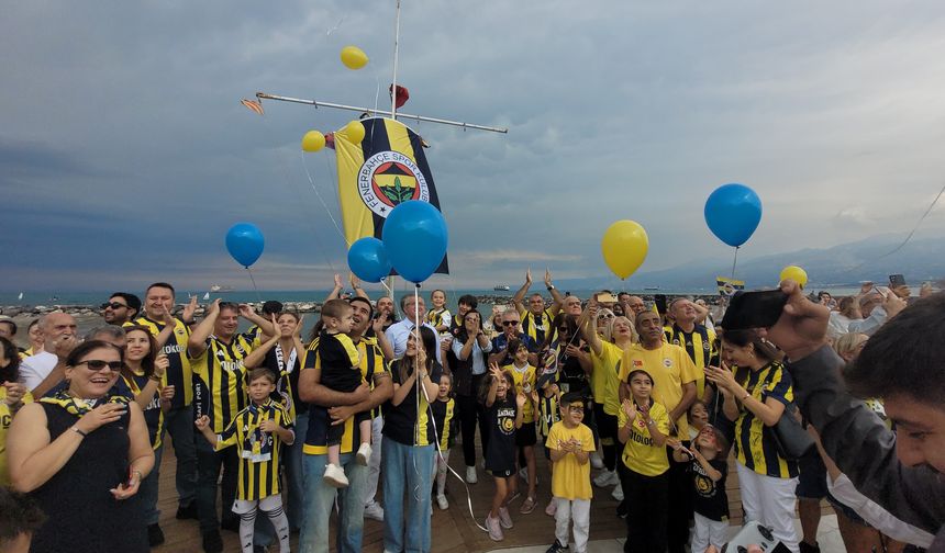 Kanseri Yenen Minik Taraftar İçin Sarı-Lacivert Balonlar