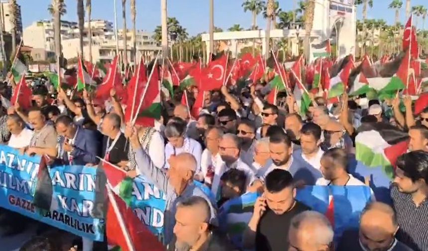 Mersin Sahilinde Filistin İçin Büyük Destek Yürüyüşü