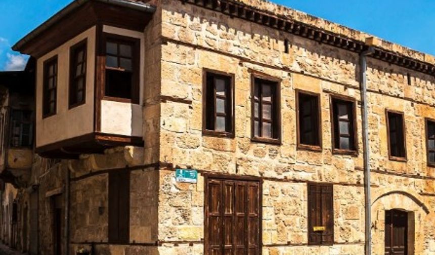 Tarsus’ta Tarihi Yapıların "Nakli" Gündemde