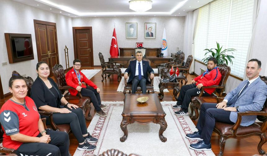 Down Sendromlu Şampiyonlar Mersin Valiliğinde