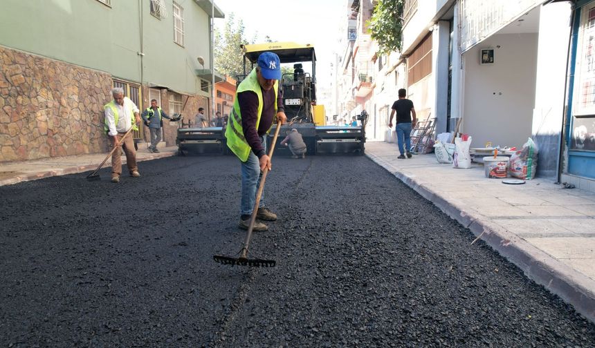 Akdeniz'de Sokak ve Kaldırım Yenileme Çalışmaları Sürüyor