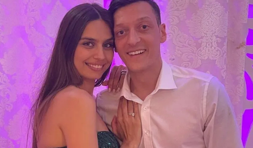 Mesut Özil Eşi Amine Gülşe'ne Yasak mı Koydu?