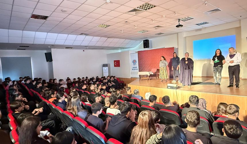 Akdeniz Belediyesi’nden Gençlere Uyarı: Madde Bağımlılığına Karşı Tiyatro ile Farkındalık