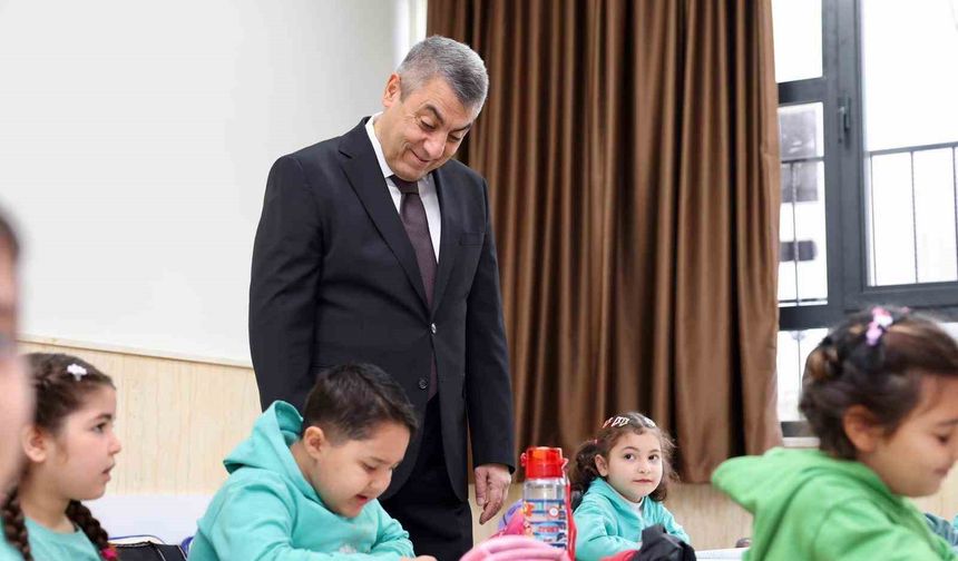 Vali Toros: "Yıkılan bin 469 derslik yerine bin 534 modern derslik yaptık"