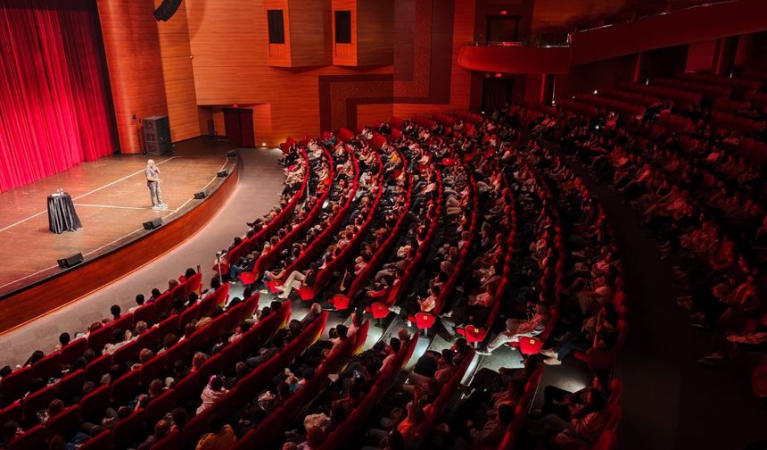 Yenişehir’de Sanat Dolu Hafta: Komedi Festivali Salonları Doldurdu