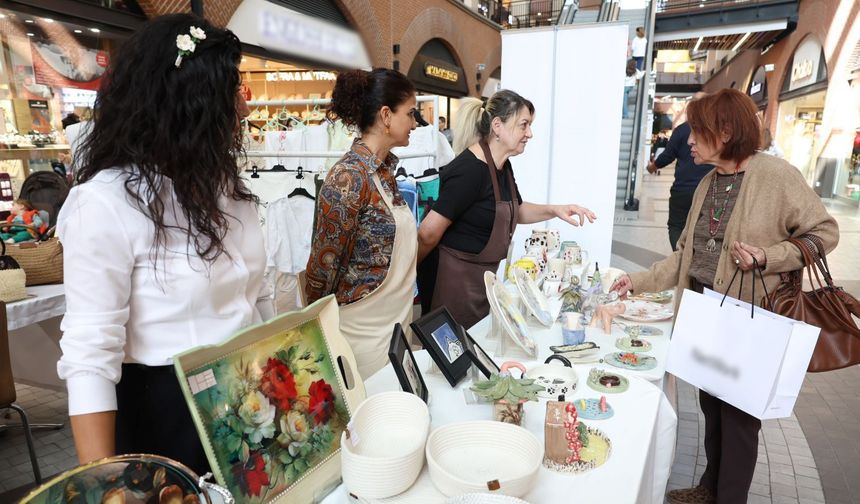 Mersin’de Kadın Kursiyerlerden 24 Kasım’a Özel El Emeği Ürünler