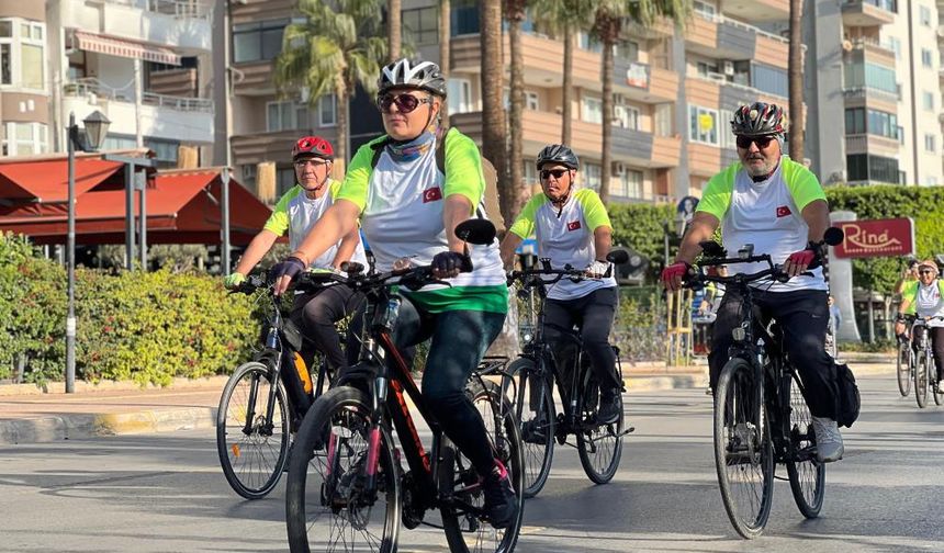 Mersin’de Yaşlısından Gencine Bisiklet Tutkunları Pedal Çevirdi