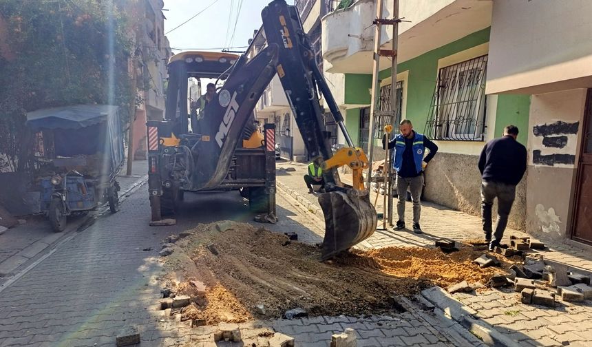 Akdeniz’de Yol ve Kaldırım Çalışmaları Sürüyor