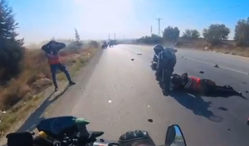 Geziden Dönenlerin Konvoyundaki Motosiklet, Otomobille Çarpıştı: 1 Ölü, 1 Ağır Yaralı