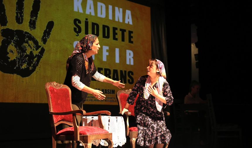 “Bir Tuş Bin Umut” Mersin’de Sahnelendi