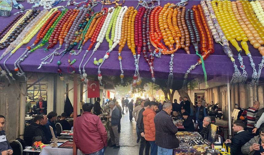 Türkiye’yi Gezen Tespih Ustası Mersin’de Meraklılarıyla Buluşuyor