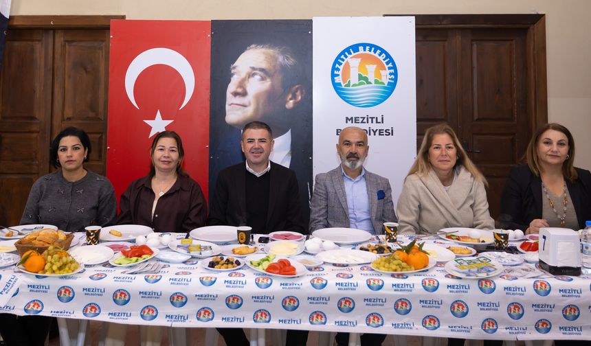 Başkan Tuncer 100 Yıllık Taş Mektep’te Muhtarlarla Bir Araya Geldi