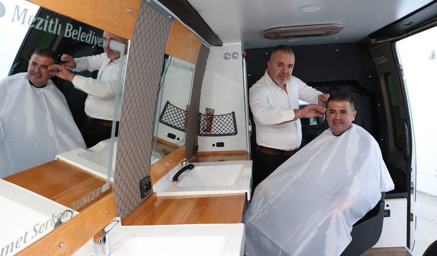 Mezitli Belediyesi Mobil Kuaför Aracı Vatandaşların Ayağına Hizmet Götürüyor