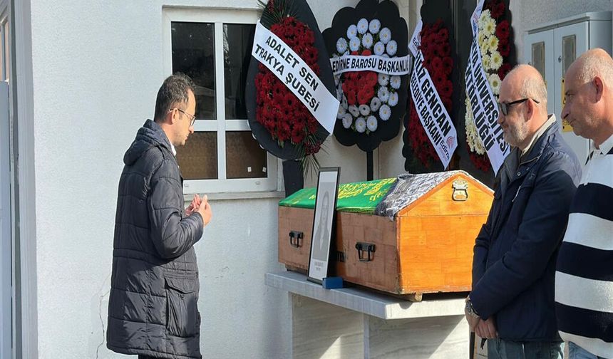 Tıp Fakültesi Binasında Düşerek Hayatını Kaybeden Selda Toprağa Verildi