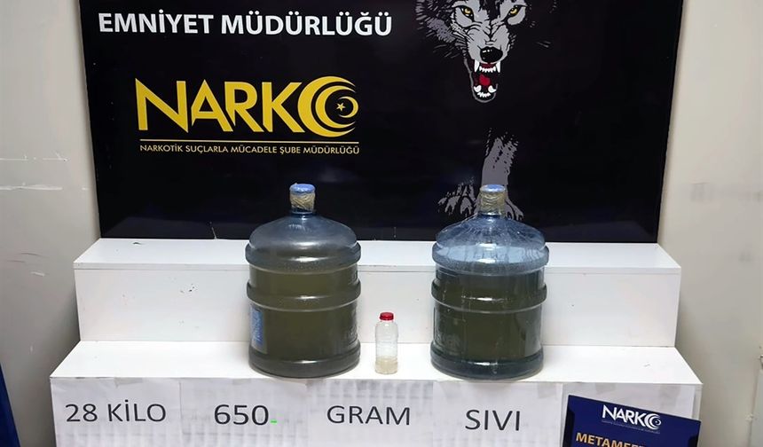 Damacanalara Gizlenmiş 28 Kilo Sıvı Metamfetamin Çıktı
