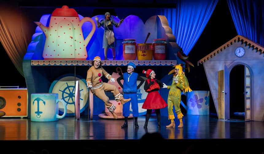 Şehir Tiyatrosu’nun ‘Bisküvi Adam’ Oyunu Minik Seyircisiyle Buluştu