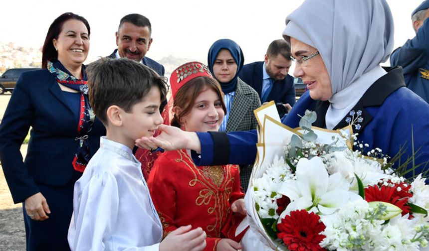 Emine Erdoğan'dan 30 Ağustos mesajı