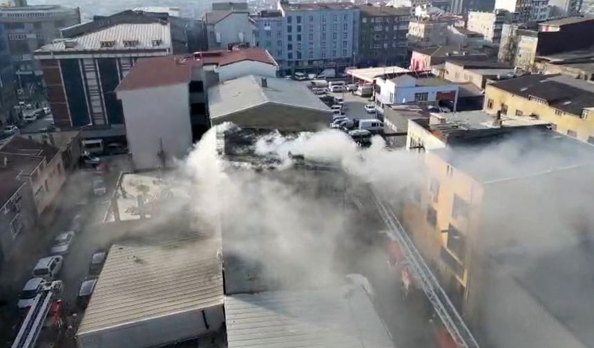 Alevler Binayı Sardı: Camı Kırıp 5. Kattan Aşağı Atladı