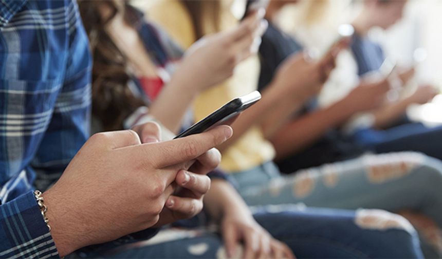 Telefonsuz Kalmaktan Korkanlar: Nomofobi Nedir ve Nasıl Önlenir?