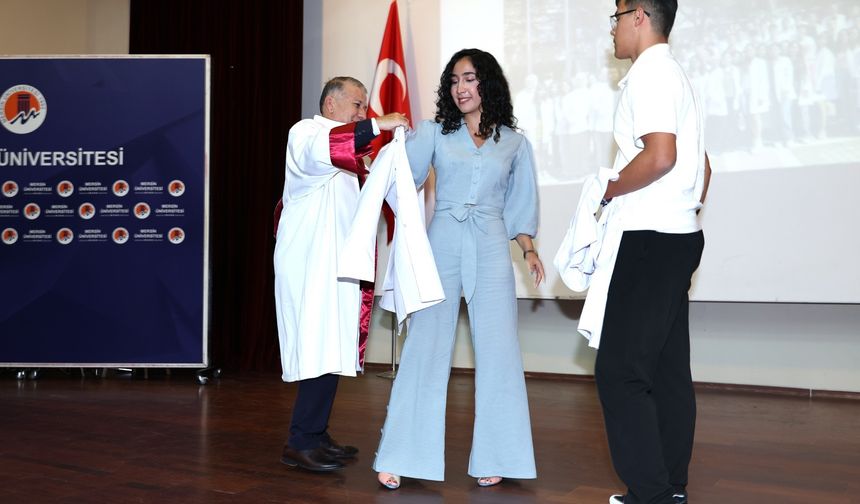 MEÜ Eczacılık Fakültesinde “Beyaz Önlük Giyme Töreni” Heyecanı Yaşandı