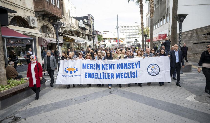 Mersin’de Özel Gereksinimli Bireyler ‘Biz De Varız’ Mesajı Verdi