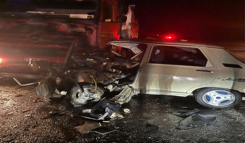 TIR İle Otomobil Çarpıştı: 2 Yaralı