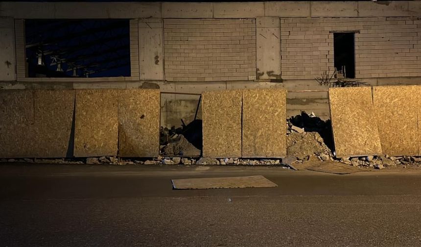 Şiddetli Rüzgar Yıktı Geçti