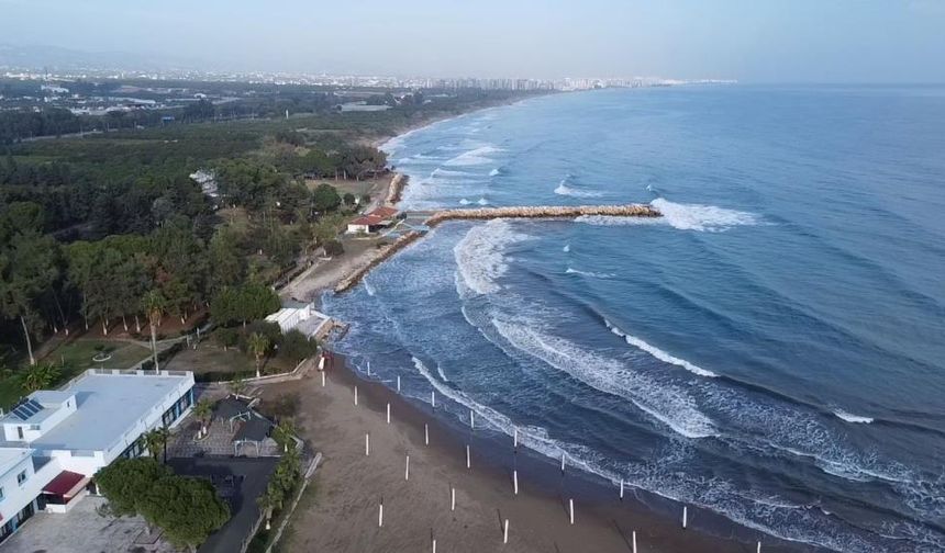 Doğu Akdeniz’de Fırtına Etkisi: Mersin’de Dev Dalgalar Oluştu